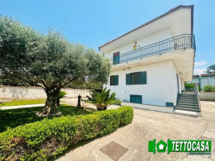 Casa con 7 locali in vendita in Marigliano
