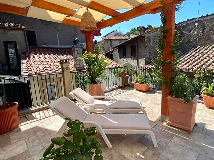 Appartamento con 5 locali in vendita in Via Umberto Primo, Anguillara Sabazia