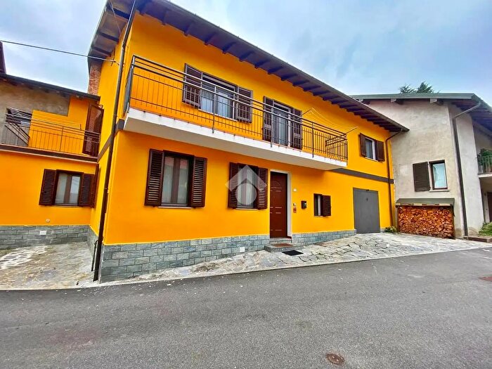 Casa con 5 locali in vendita in Via Santa Maria, Ternate