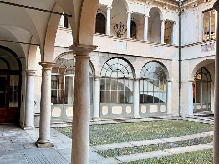 Appartamento trilocale in vendita in Via Stampatori, Torino