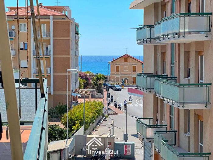 Appartamento bilocale in vendita in Viale Riviera, Pietra Ligure