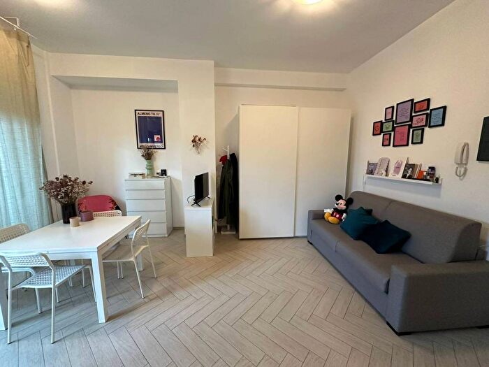 Appartamento monolocale in affitto in Viale Col di Lana, Corso San Gottardo, Milano