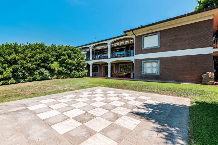 Casa con 20 locali in vendita in Via Colle Picchione, Marino