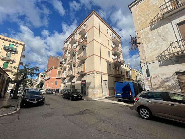 Appartamento trilocale in vendita in Via Ernesto Petrone, Foggia