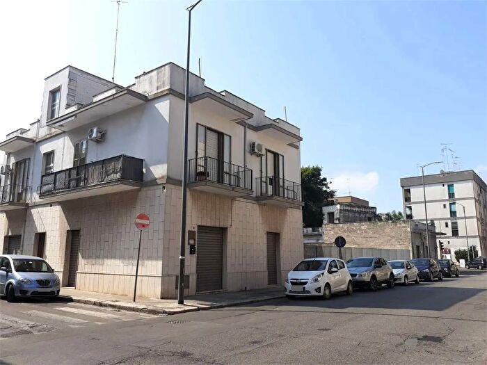 Appartamento con 6 locali in vendita in Via Daunia Brindisi, Brindisi