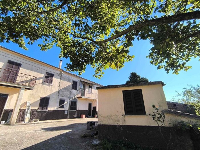Casa con 6 locali in vendita in Montefiascone