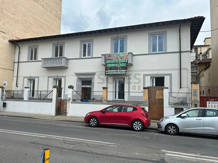 Appartamento trilocale in vendita in Via Faliero Vezzani, Firenze