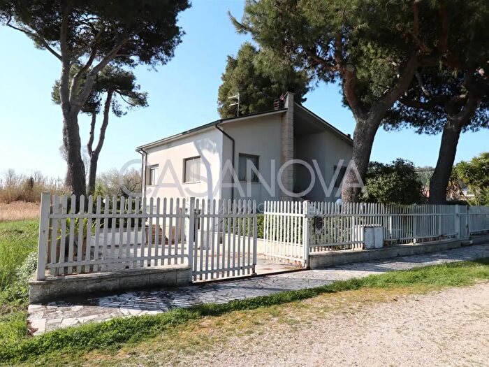 Casa con 7 locali in vendita in Giulianova