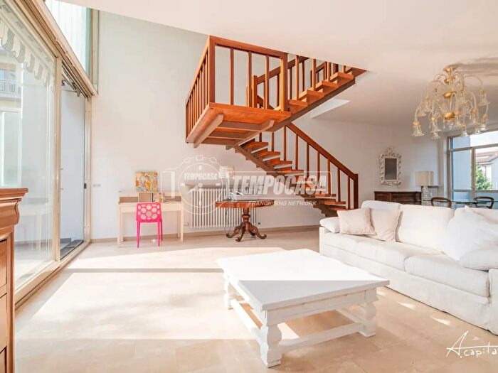 Appartamento con 6 locali in vendita in Modena