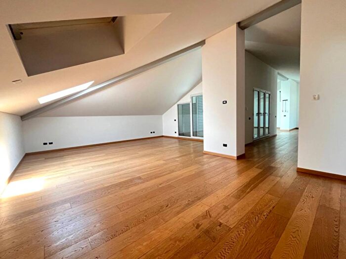 Casa con 6 locali in affitto in Via Gustavo Modena, Indipendenza, Milano