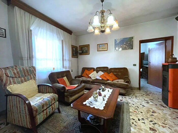 Appartamento con 6 locali in vendita in San Miniato