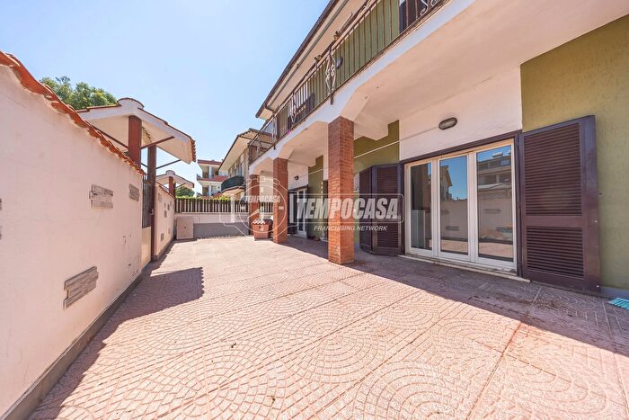 Appartamento trilocale in vendita in Via degli Argonauti, Pomezia