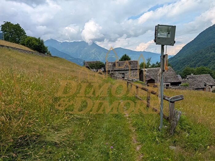 Casa con 6 locali in vendita in Bannio Anzino