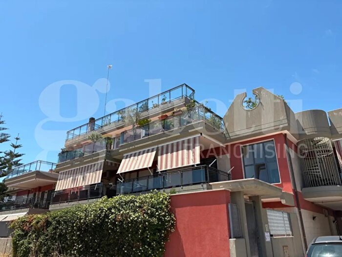 Appartamento trilocale in vendita in Via Lofoco, Bari