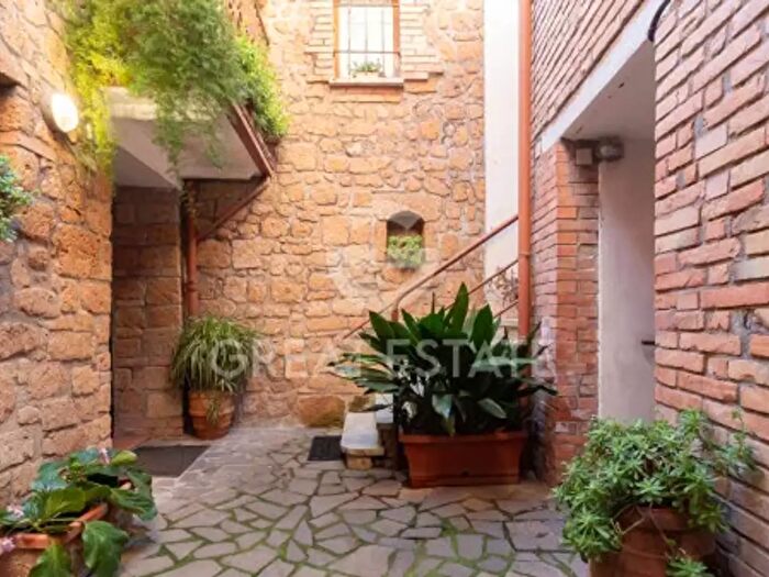 Appartamento con 6 locali in vendita in Via Postierla, Orvieto