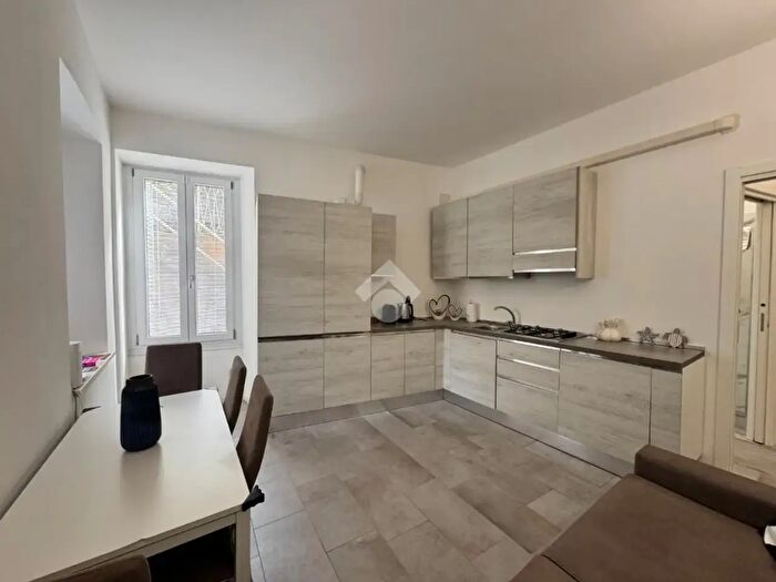 Appartamento trilocale in affitto in Via Pieve, Iseo