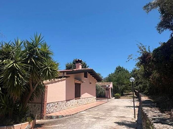 Casa trilocale in affitto in Via Rosalia Sinibaldi, Santa Rosalia, Monreale