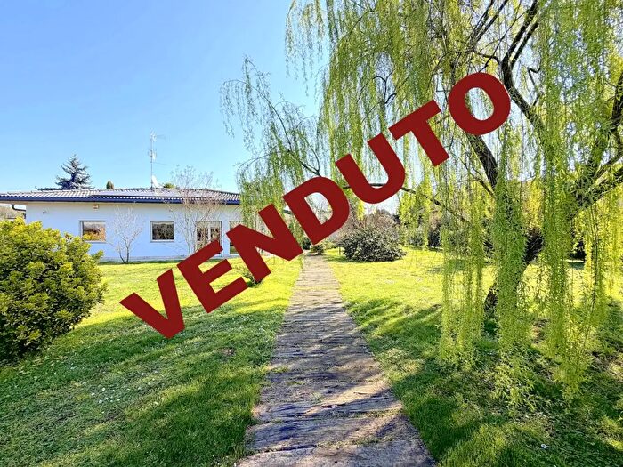 Casa con 6 locali in vendita in Casorezzo