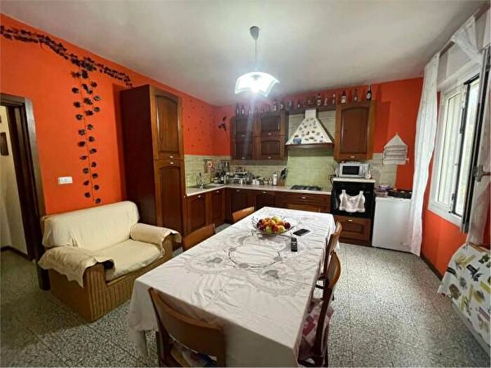 Appartamento con 6 locali in vendita in Via della Chiesa SNC, Serramazzoni