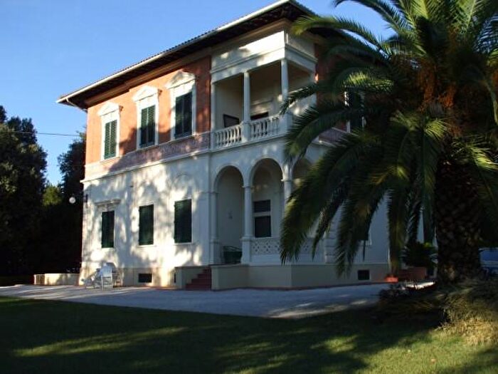 Casa con 6 locali in vendita in Via San Lorenzo, Filottrano