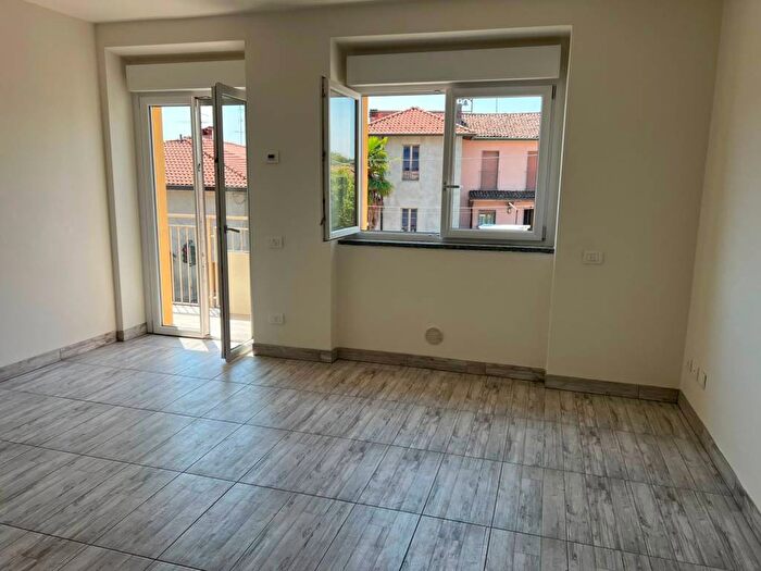 Appartamento trilocale in affitto in Via ai Campi, Olgelasca, Brenna