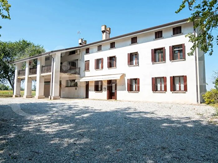 Casa con 7 locali in vendita in Via Portogruaro, Teglio Veneto