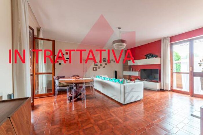 Appartamento trilocale in vendita in Via Aprile, Merate