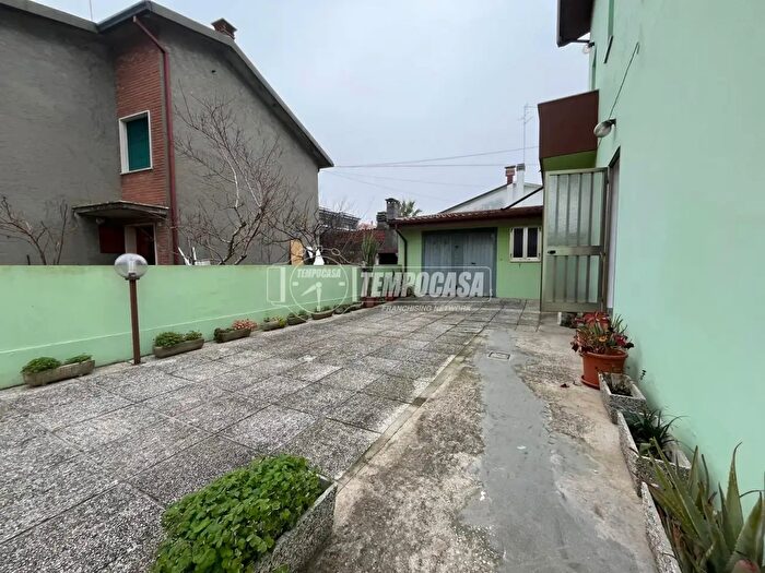 Appartamento con 6 locali in vendita in Via Maggiore Leggero Porto Garibaldi, Comacchio