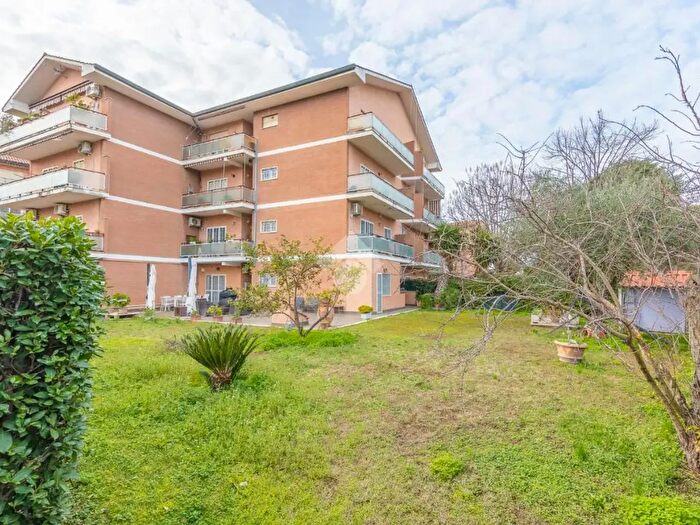 Appartamento quadrilocale in vendita in Via del Casale Agostinelli, Roma