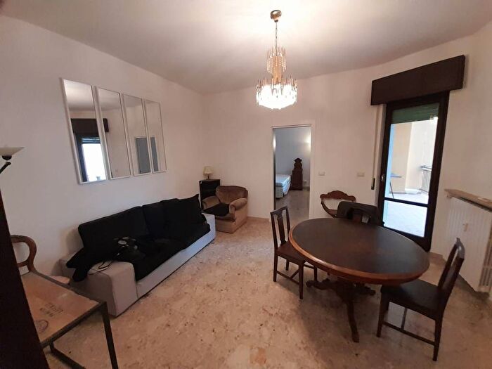 Appartamento trilocale in affitto in Via San Siro, Centro Storico, Piacenza