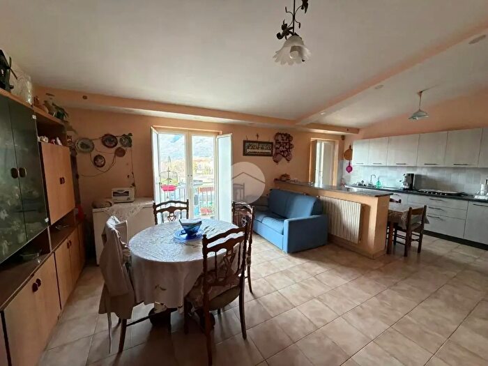 Appartamento trilocale in vendita in Via Napoli, Montesarchio