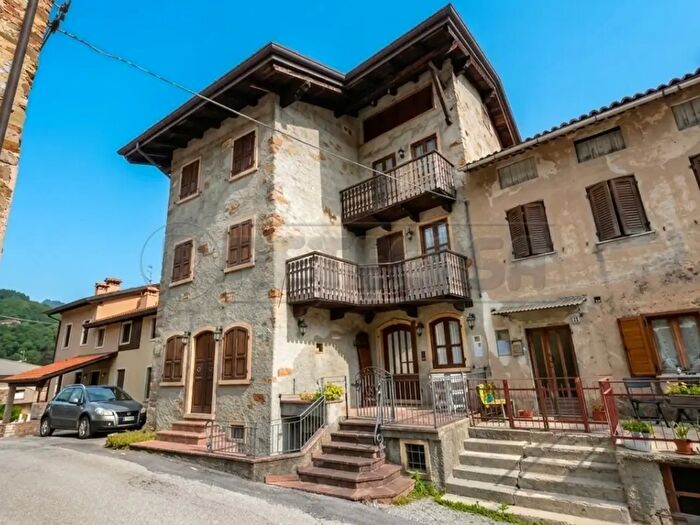 Casa con 9 locali in vendita in Recoaro Terme