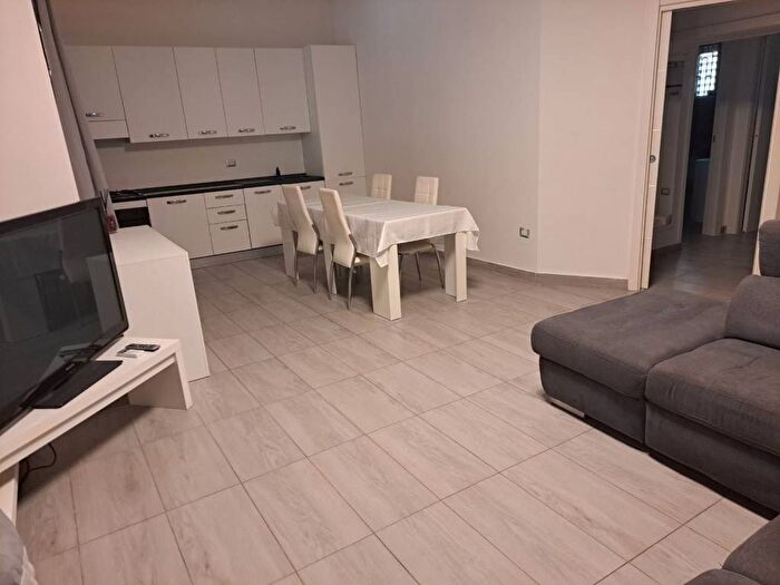 Appartamento trilocale in affitto in Via Roma, Emanuele II C Colombo Morelli e Silvati, Avellino