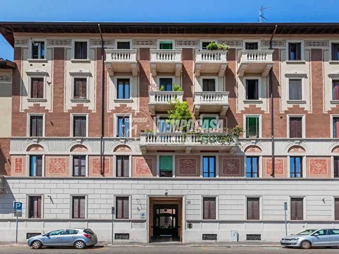 Appartamento trilocale in vendita in Via Arbe C, Milano