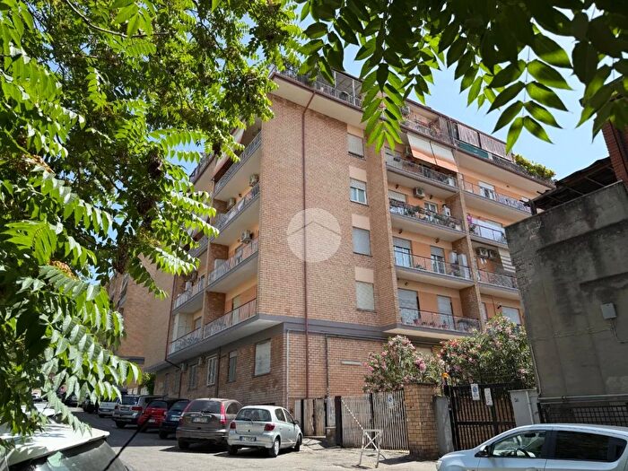 Appartamento trilocale in vendita in Via Alfredo Comandini, Roma