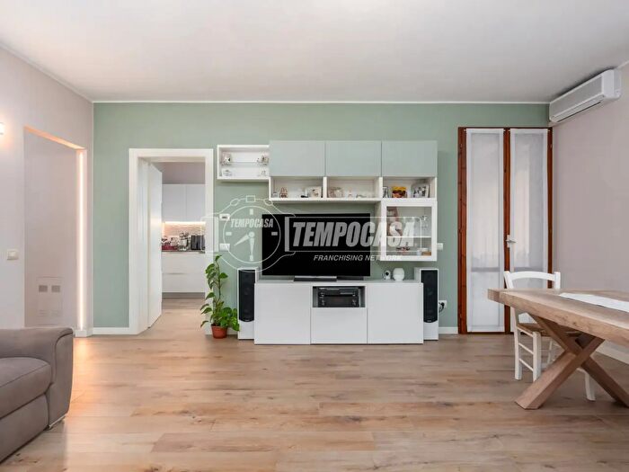 Appartamento trilocale in vendita in Via Abruzzo, Reggio Emilia