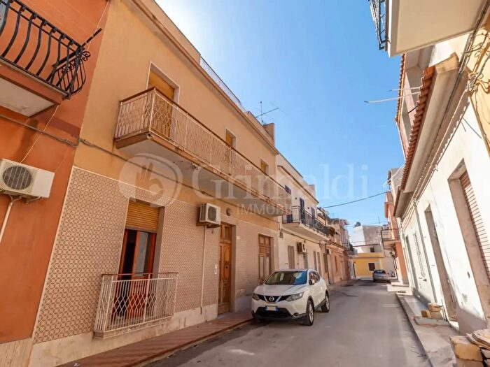 Casa in vendita in Via Peschiera, Avola