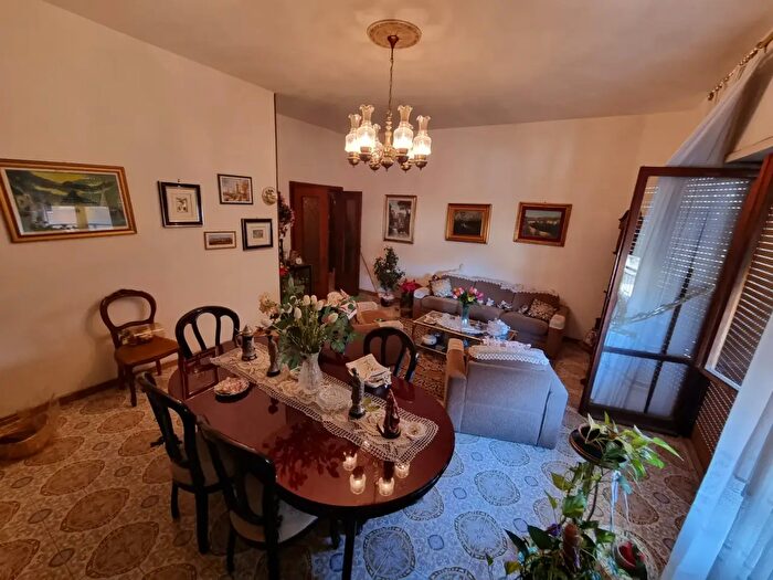 Appartamento trilocale in vendita in Via di Casal del Marmo, Roma