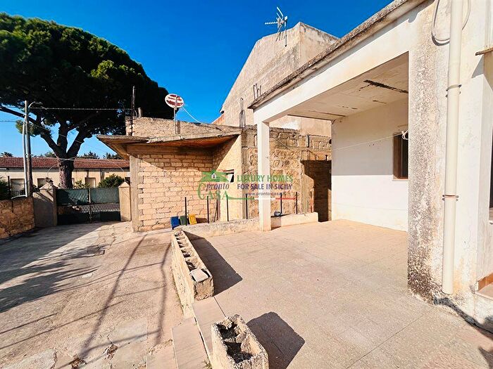 Casa con 16 locali in vendita in Strada Provinciale, Chiaramonte Gulfi