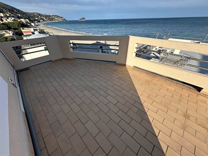 Appartamento quadrilocale in affitto in Spotorno