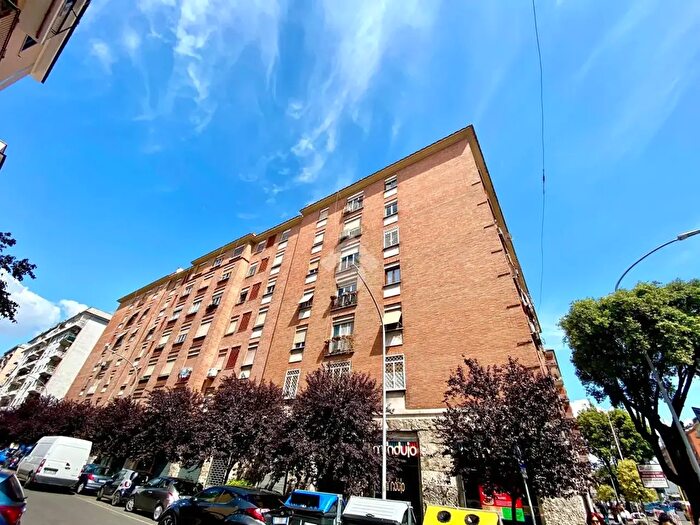 Appartamento trilocale in vendita in Via Publio Valerio, Roma