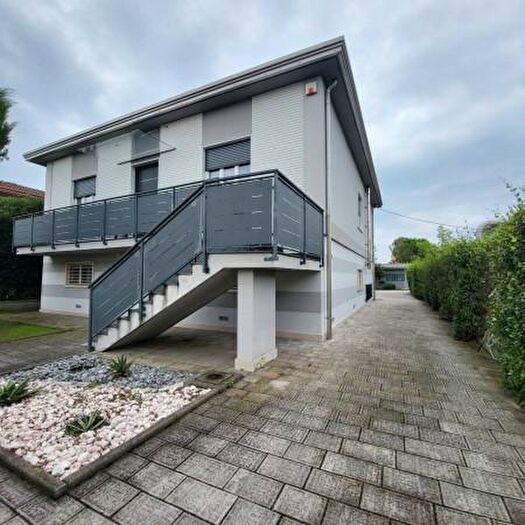 Casa con 6 locali in vendita in Piazza Martiri della Libertà, Rosolina