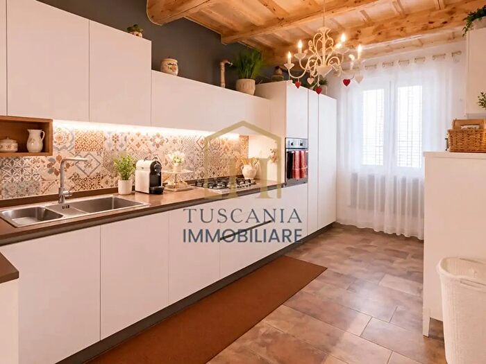 Appartamento con 5 locali in vendita in Colle Di Val D'Elsa