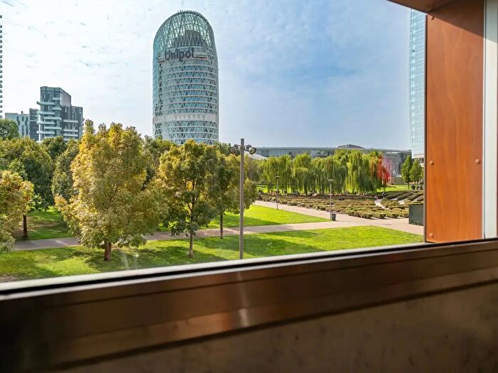 Appartamento quadrilocale in vendita in Via Gaetano De Castillia, Milano