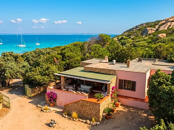 Casa con 8 locali in vendita in Via Capo Testa Snc, Santa Teresa Gallura