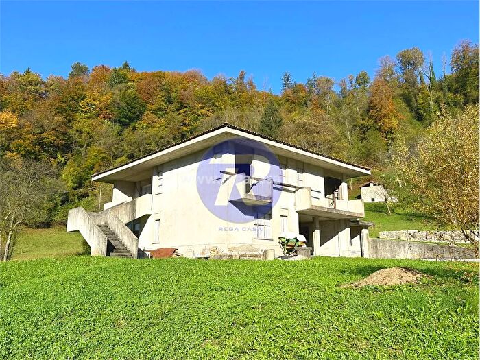 Casa con 10 locali in vendita in Via Foppa San Giovanni Bianco Bg, San Giovanni Bianco