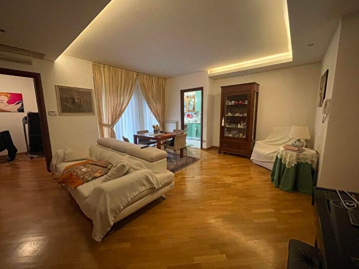 Appartamento con 5 locali in vendita in Terni, Terni