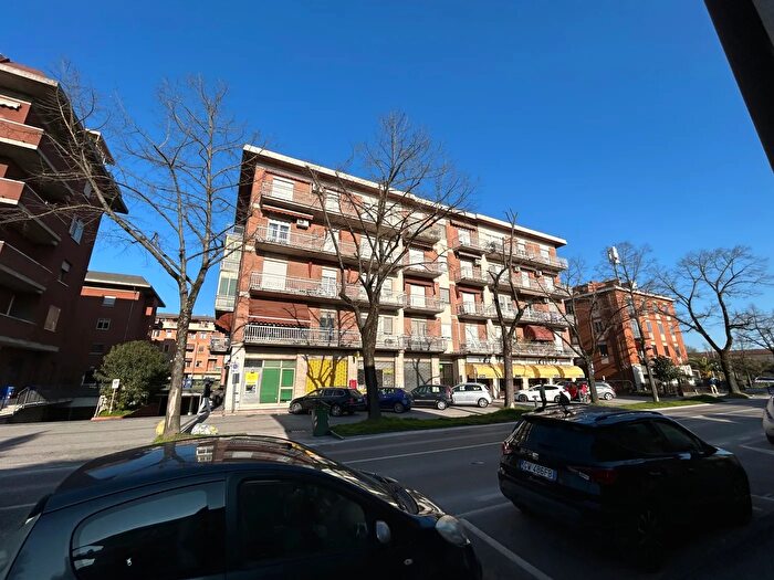 Appartamento con 5 locali in vendita in Via Piazzetta G Carducci, Legnago