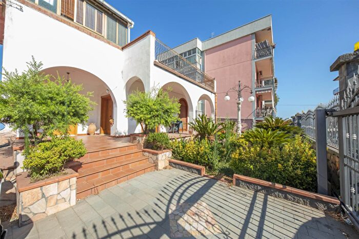 Casa con 9 locali in vendita in Via Donato Bramante, Gravina Di Catania