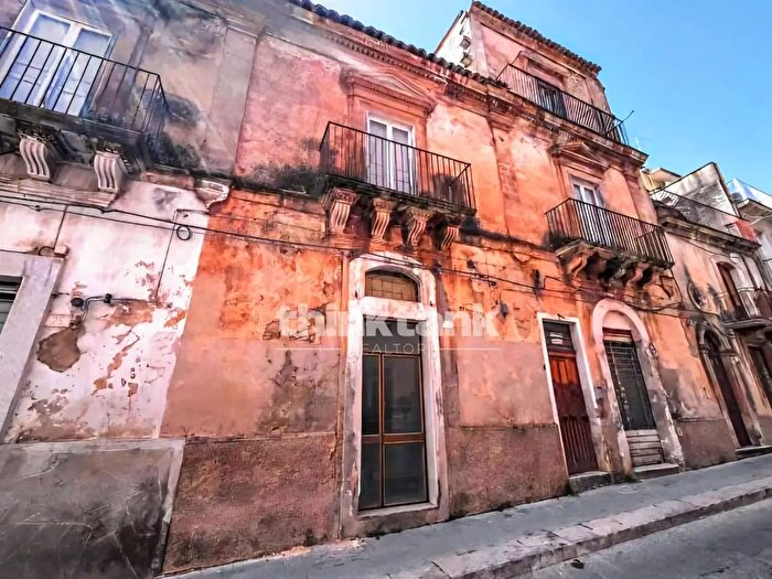 Casa con 14 locali in vendita in Via Mario Leggio, Ragusa